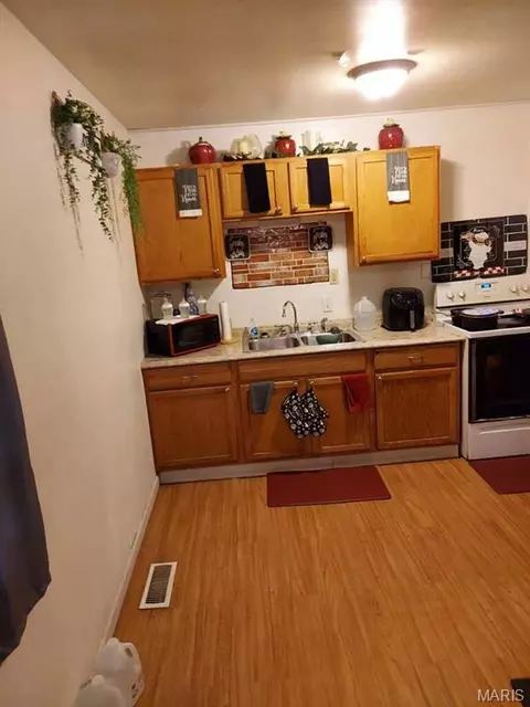 94 Edwards St, Sauget, IL 62206 photo 2