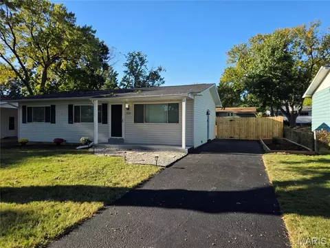 926 Chula Dr, Hazelwood, MO 63042