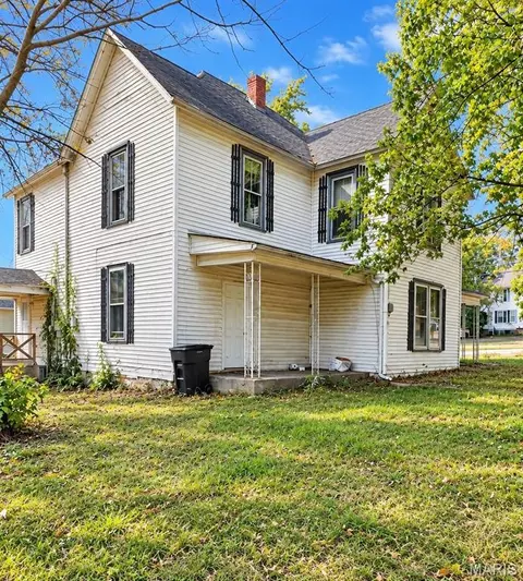 910 W Cherry St, Troy, MO 63379
