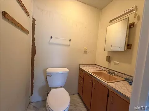 Bath - 797 Rohrer Rd, Bourbon, MO 65441 photo 2 of 2