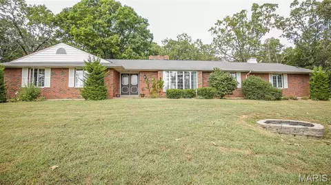 12901 Mohawk Dr, De Soto, MO 63020