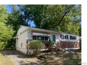 953 Clearfield Dr, Ferguson, MO 63135 photo 2