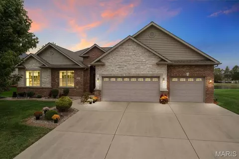 3834 N Arbor Lake Dr, Edwardsville, IL 62025