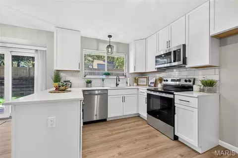 Kitchen - 341 Westbrook Dr, O'fallon, MO 63366 photo 1 of 2