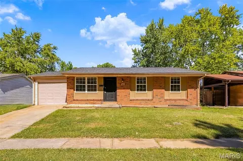 2155 Kingsford Dr, Florissant, MO 63031
