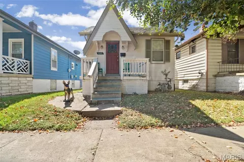 4072 Burgen Ave, Saint Louis, MO 63116