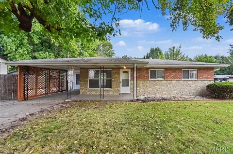 1785 Bobbinray Ave, Florissant, MO 63031