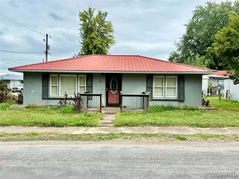 423 Water St S, Hamburg, IL 62045