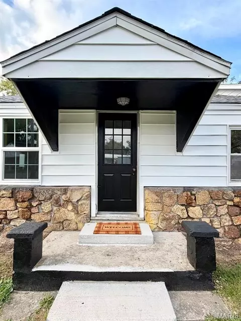 518 W M- Thoroughfare St, Seymour, MO 65746