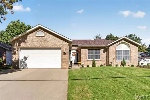914 N Rapp Ave, Columbia, IL 62236