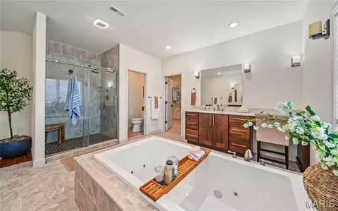 Bath - 10382 Concord Cir, Rolla, MO 65401 photo 5 of 7