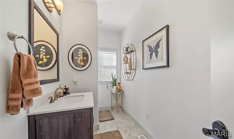 Bath - 10382 Concord Cir, Rolla, MO 65401 photo 1 of 7
