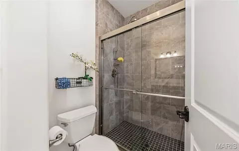 Bath - 10382 Concord Cir, Rolla, MO 65401 photo 3 of 7