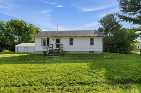 10 Gage Rd, Eldon, MO 65026