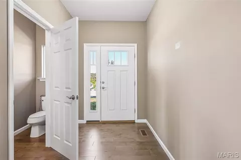 Entry Way - 2487 Windswept Farms Dr, Eureka, MO 63025 photo 3 of 7