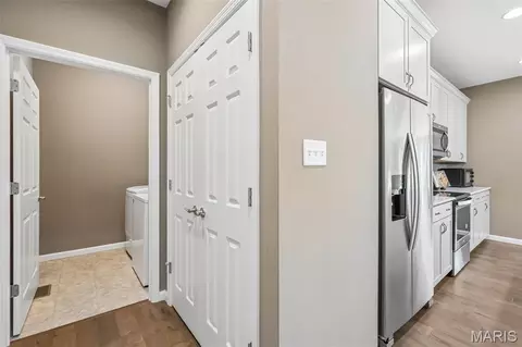 Entry Way - 2487 Windswept Farms Dr, Eureka, MO 63025 photo 5 of 7