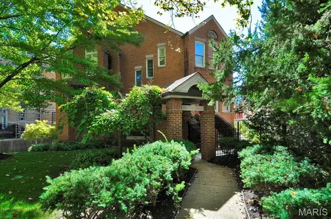 4520 W Pine Blvd #8, Saint Louis, MO 63108