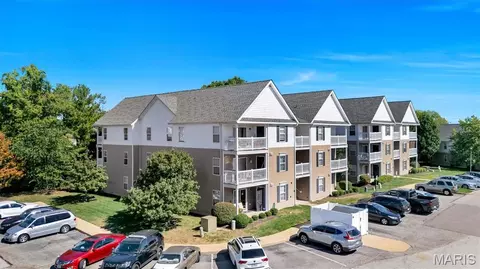 9740 Bexley Station Dr #7G, Affton, MO 63123