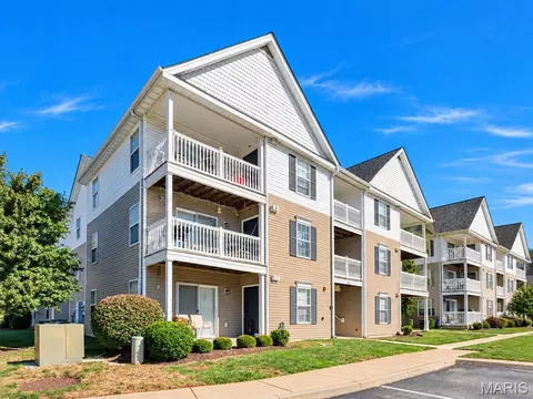 9740 Bexley Station Dr #7G, Affton, MO 63123
