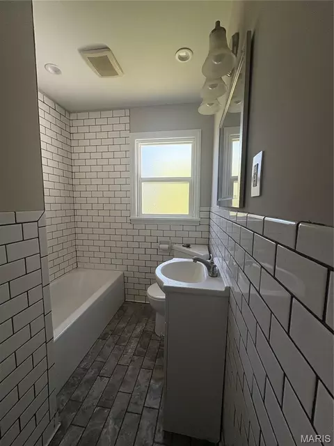 Bath - 345 Fair St, Washington, MO 63090 photo 1 of 2