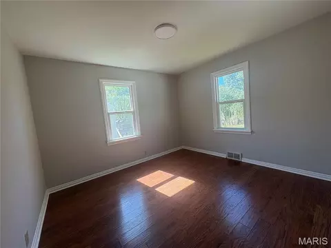 Bedroom - 345 Fair St, Washington, MO 63090 photo 2 of 2