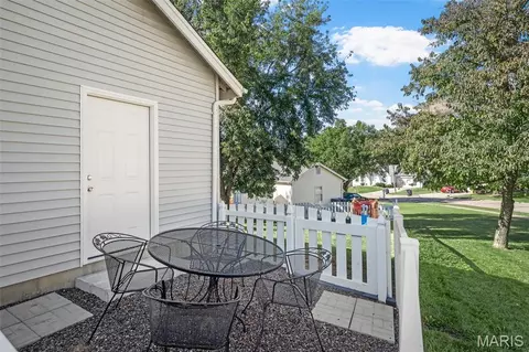Exterior - 11 Mallard Pointe Dr, O'fallon, MO 63368 photo 6 of 10