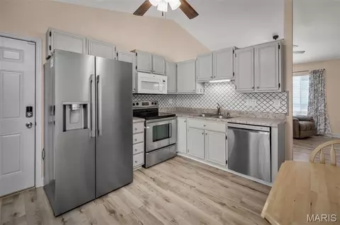 Kitchen - 11 Mallard Pointe Dr, O'fallon, MO 63368 photo 1 of 2