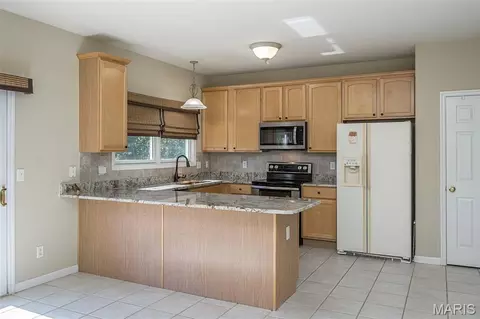 Kitchen - 84 Reuben Ct, O'fallon, MO 63376 photo 2 of 7