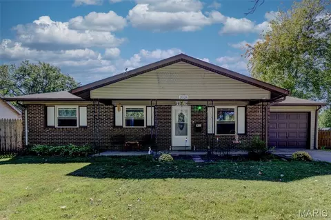 2028 Hungerford Dr, Florissant, MO 63031