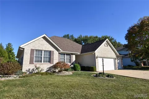 723 Stonecreek Dr, Staunton, IL 62088