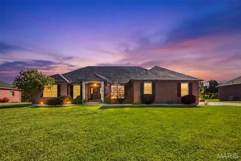 1219 Palmer Creek Dr, Columbia, IL 62236