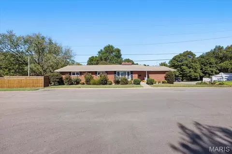 111 Linn Dr, Sainte Genevieve, MO 63670