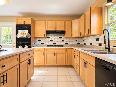 Kitchen - 404 W Olive St, Palmyra, MO 63461 photo 2 of 5