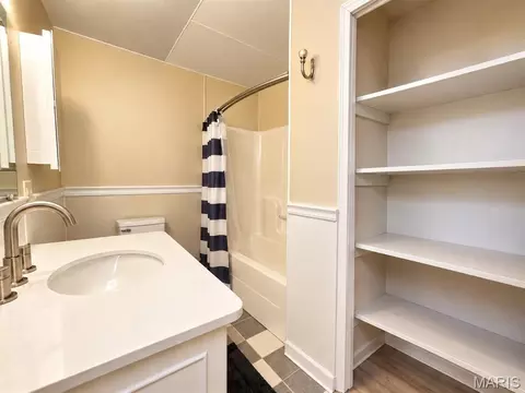 Bath - 404 W Olive St, Palmyra, MO 63461 photo 1 of 2