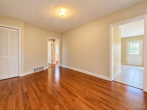 Living - 404 W Olive St, Palmyra, MO 63461 photo 2 of 2