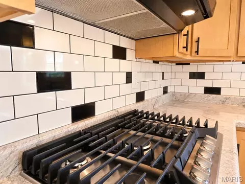 Kitchen - 404 W Olive St, Palmyra, MO 63461 photo 4 of 5