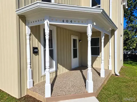 Exterior - 404 W Olive St, Palmyra, MO 63461 photo 4 of 10