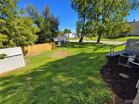 Exterior - 404 W Olive St, Palmyra, MO 63461 photo 8 of 10