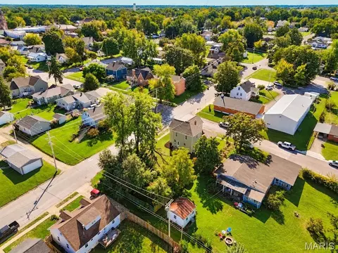 View/Area - 404 W Olive St, Palmyra, MO 63461 photo 2 of 3