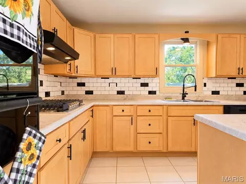 Kitchen - 404 W Olive St, Palmyra, MO 63461 photo 3 of 5