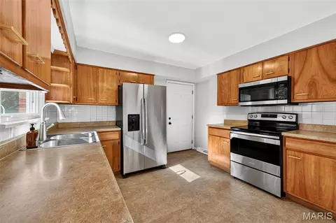 Kitchen - 1650 Hobelman Dr, Arnold, MO 63010 photo 3 of 4