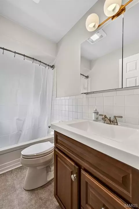 Bath - 1650 Hobelman Dr, Arnold, MO 63010 photo 1 of 3