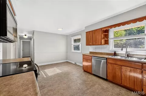 Kitchen - 1650 Hobelman Dr, Arnold, MO 63010 photo 4 of 4