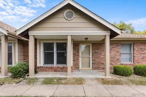 12230 Tarpon Dr, Florissant, MO 63033