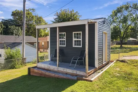 Exterior - 7130 Sharp Ave, Saint Louis, MO 63116 photo 4 of 7