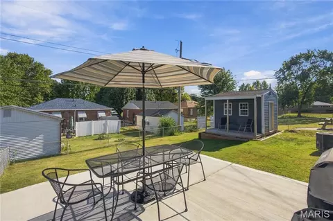 Exterior - 7130 Sharp Ave, Saint Louis, MO 63116 photo 3 of 7