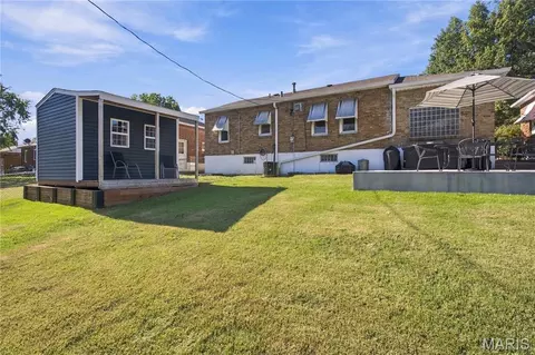 Exterior - 7130 Sharp Ave, Saint Louis, MO 63116 photo 6 of 7