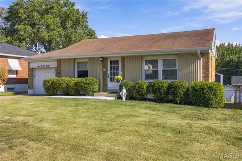 Exterior - 7130 Sharp Ave, Saint Louis, MO 63116 photo 2 of 7