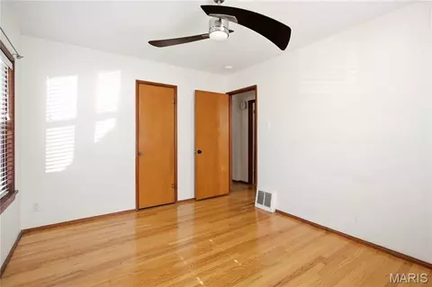 Bedroom - 7130 Sharp Ave, Saint Louis, MO 63116 photo 2 of 4