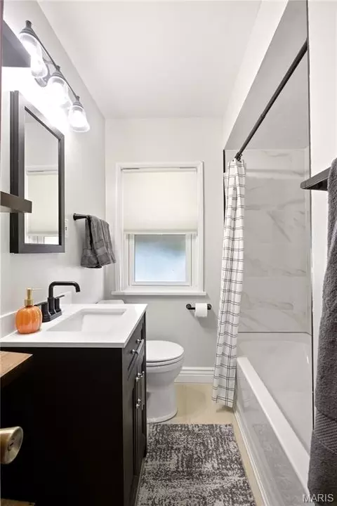 Bath - 7130 Sharp Ave, Saint Louis, MO 63116 photo 2 of 2